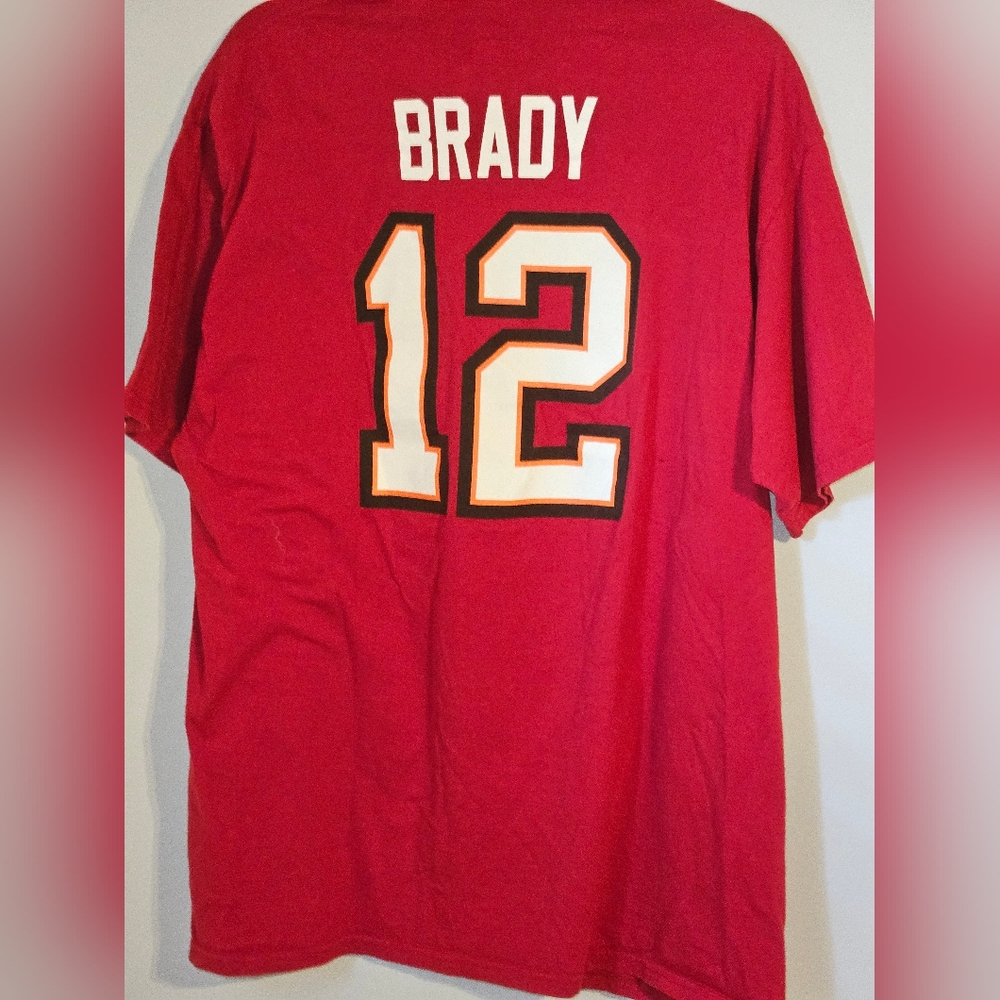 Tom Brady Tampa Bay Buccaneers NFL  #12 T-Shirt Men's Size X-Large Red